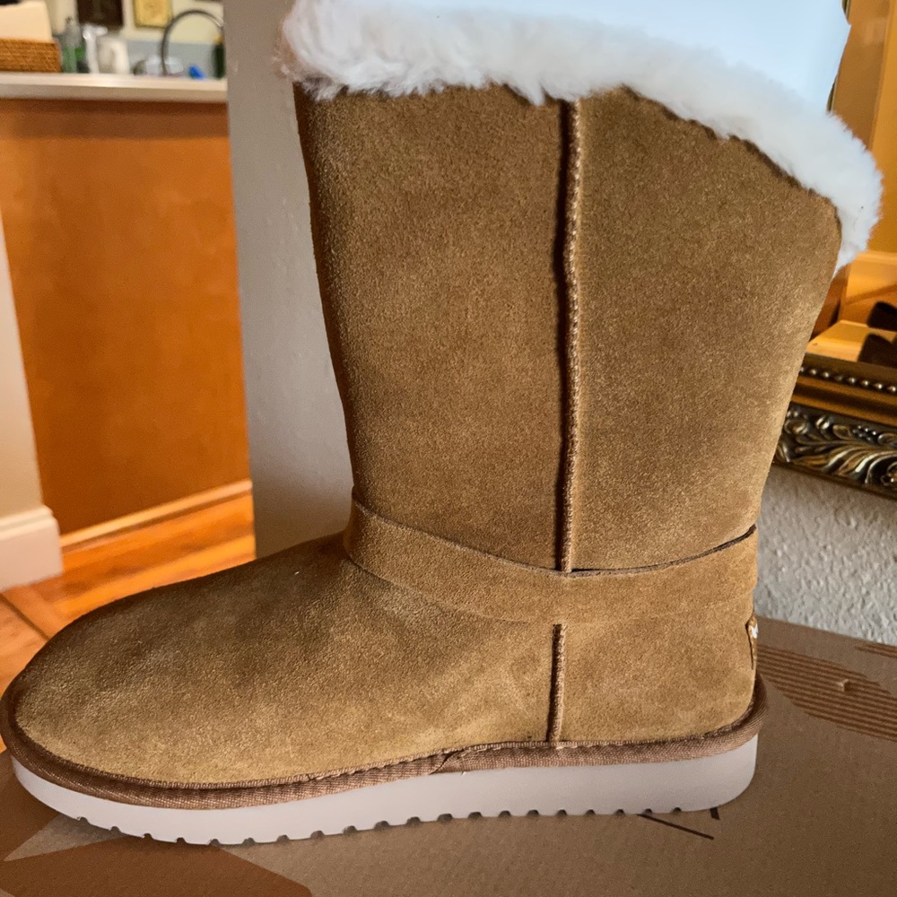 Boots - Picture 4 of 5